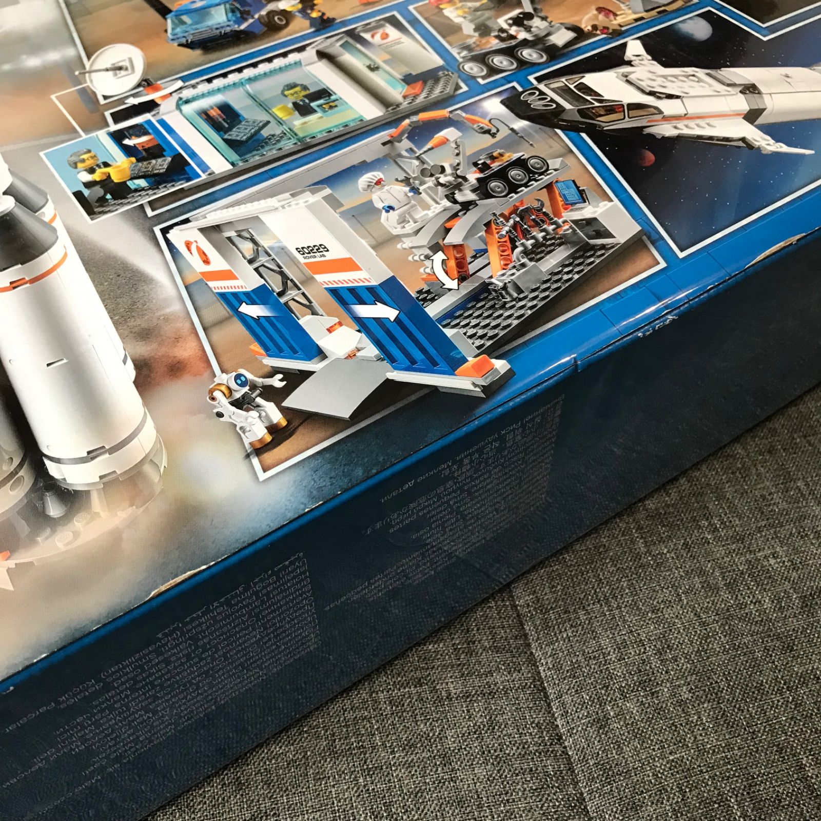 訳ありお買い得】レゴ シティ 60229 巨大ロケットの組み立て工場