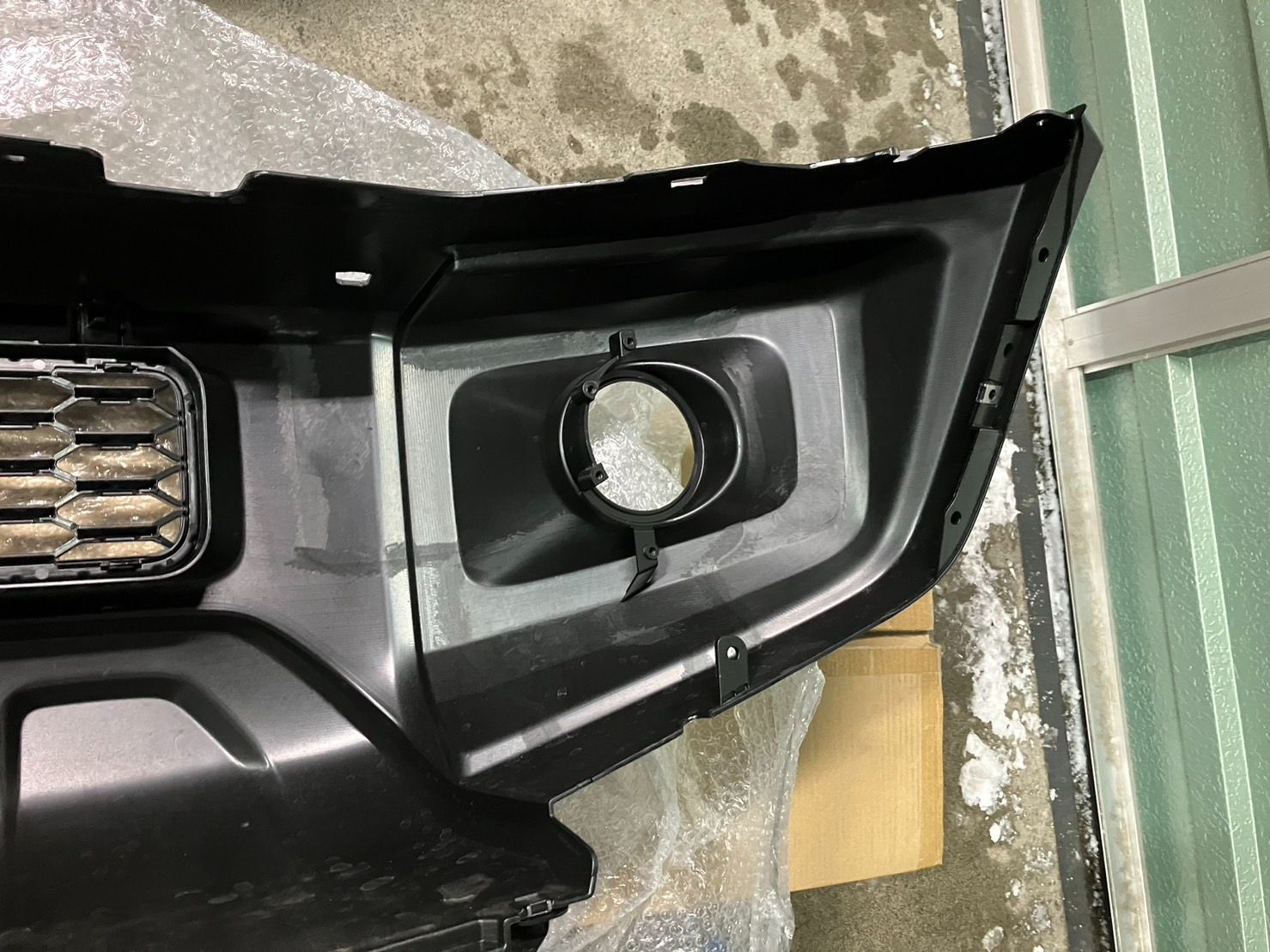 スズキ JB74W ジムニーシエラ 純正フロントバンパー（新車外し
