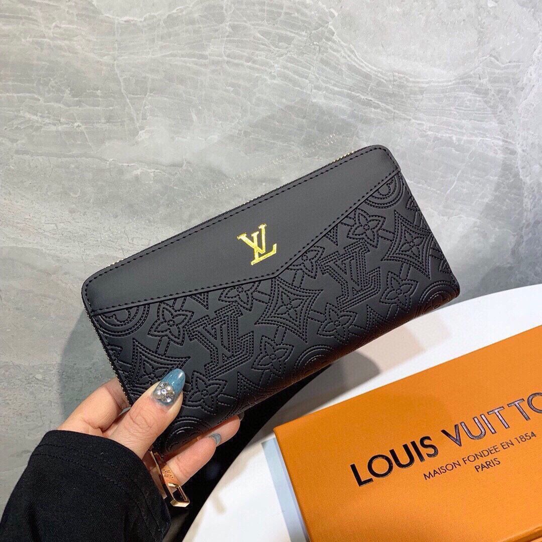 Louis Vuitton】今日特価！黒色 19x10cm 牛皮圧花ポーチ 送料