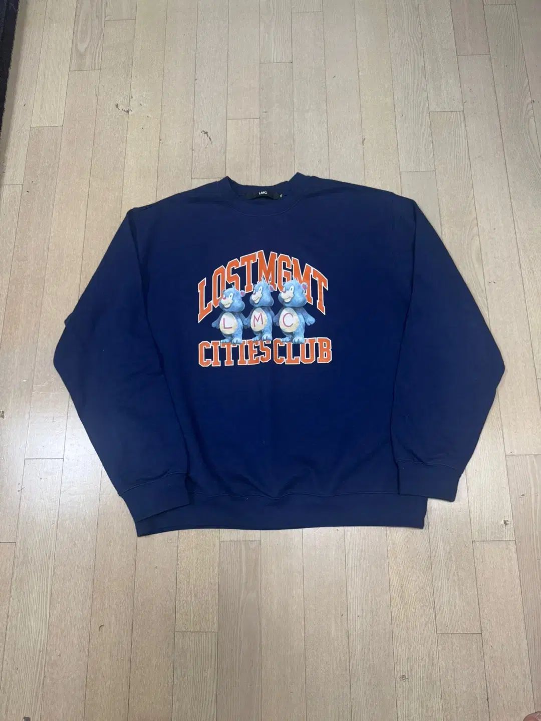 ★2024FW新作★LMC★SPRAYED BEAR SWEATSHIRT XL ） LMC BEAR ATHLETIC SWEATSHIRT ネイビー - メルカリ
