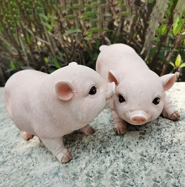 オブジェ 置物 ガーデンオーナメント 子豚 インテリア 2個セット かわいい 樹脂 屋外 デコレーション 飾り リビングルーム 玄関 庭 ベランダ ガーデニング 園芸 動物 自然 贈り物