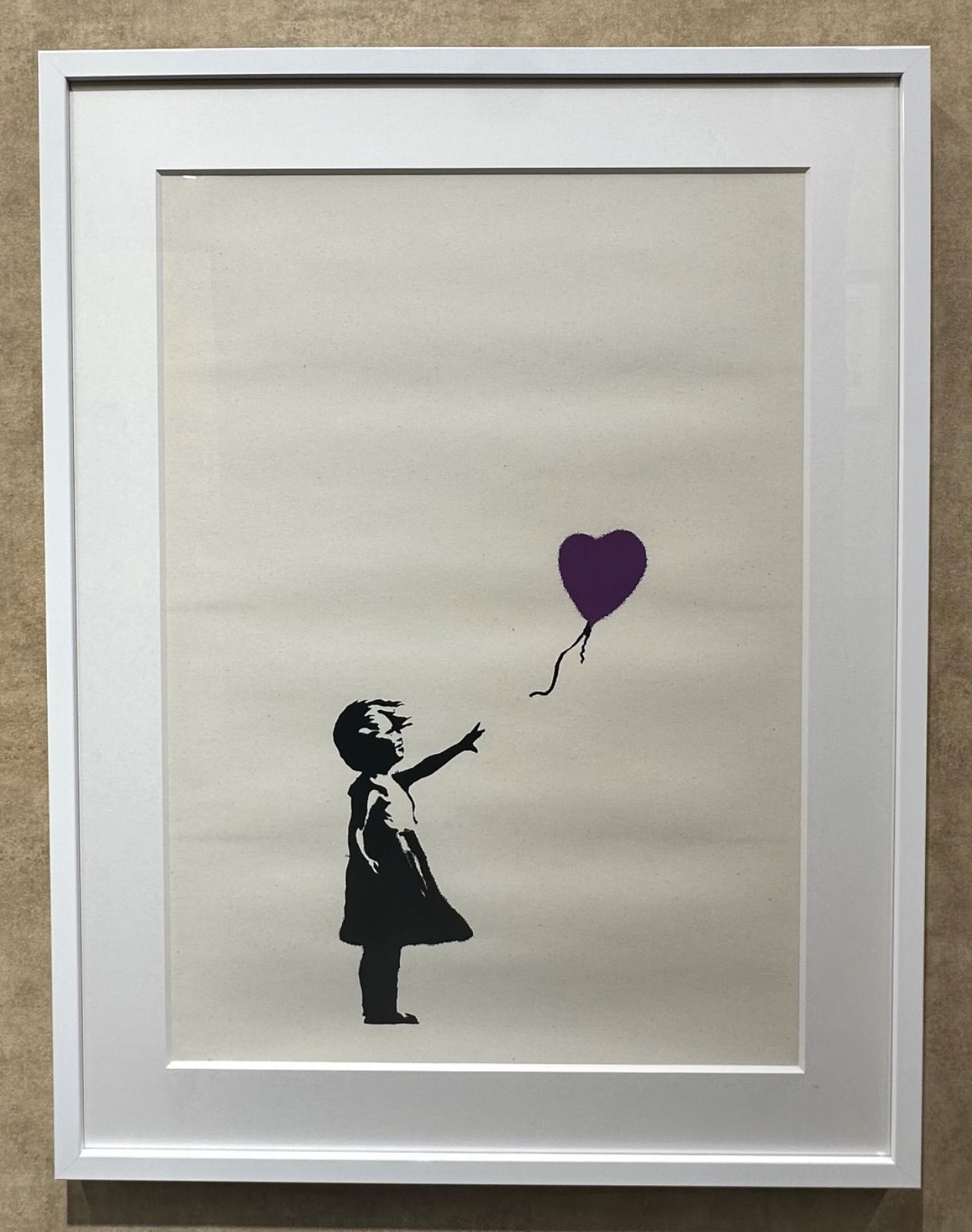 額装品】【真作】【額付】バンクシー Banksy 「GIRLWITHBALLOON(purple)」「風船と少女」 シルクスクリーン WCP  BANKSY COPY - メルカリ