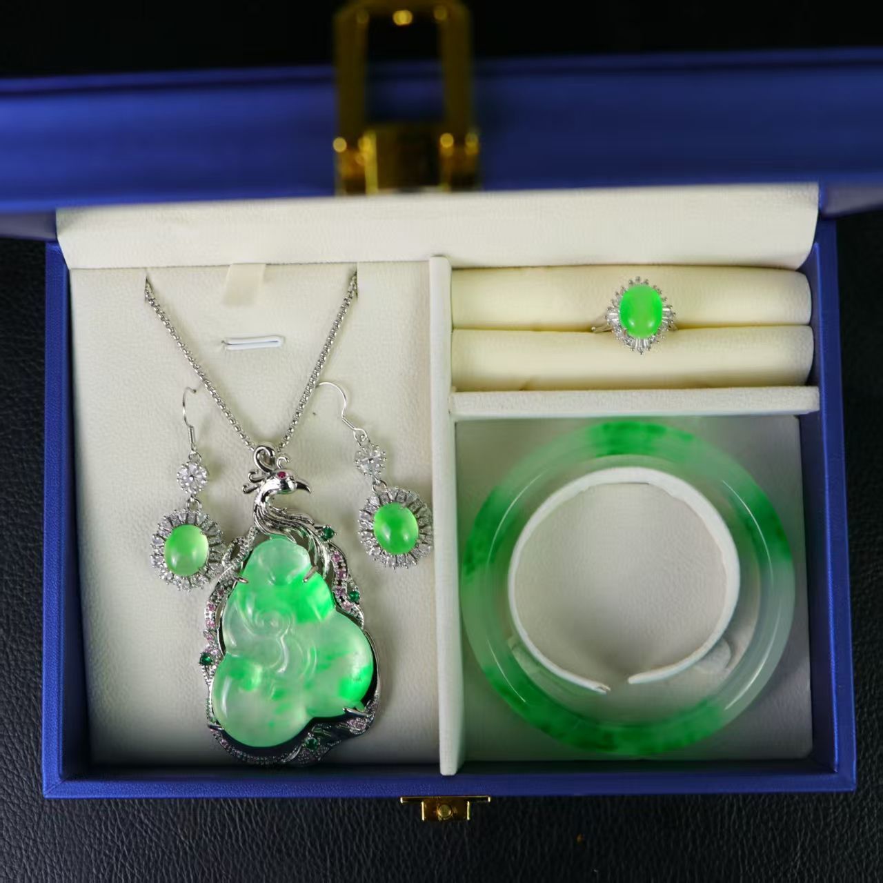 中国古美術.高氷玉腕輪.ネックレスイヤリング.飾り物.観賞物.装身具