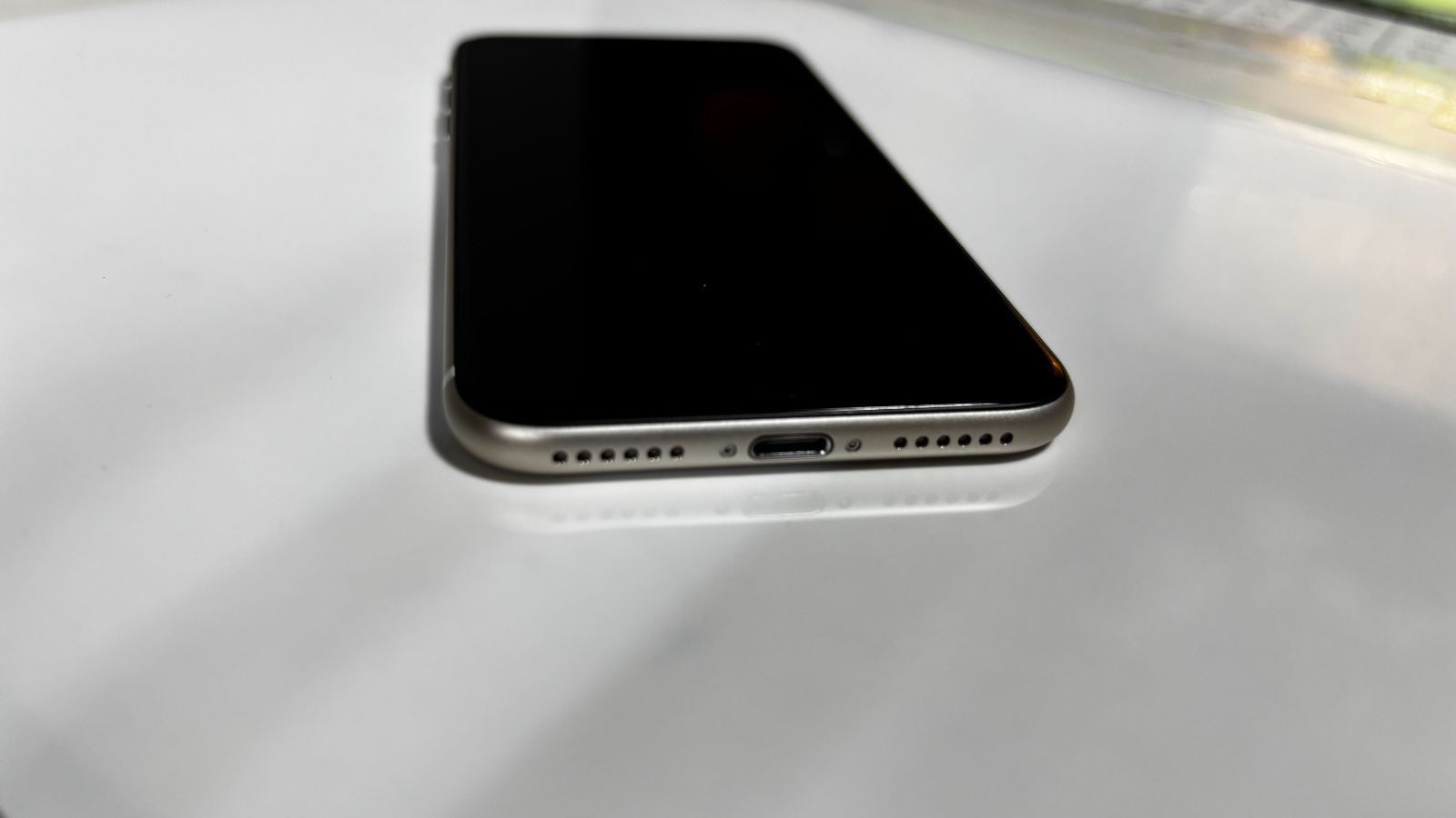 iPhone SE3 128Gb SIMフリー スターライト　白色　506172 Amazon | 【整備済み品】 Apple iPhone SE（第3世代） 128GB