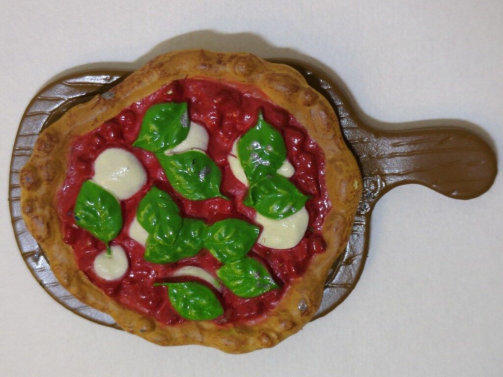 ヨーロッパのおばあちゃん自慢のお料理　5.こんがりピッツァ・マルゲリータ ヨーロッパのおばあちゃん自慢のお料理：商品案内 | 株式会社