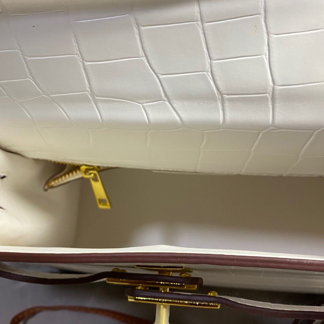 BOLINI イタリアミラノ　　牛革　クロコダイル型押し　ハンドバッグ BOLINI イタリアミラノ 牛革 クロコダイル型押し ハンドバッグ