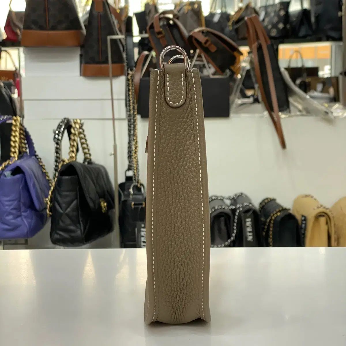 【K刻印・大人気色】エルメス ミニエヴリン エトゥープ S金具 HERMES - 新品未使用 HERMES エルメス ミニエブリン ゴールド