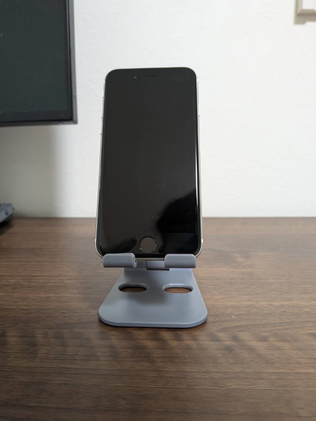 【美品】iPhoneSE第2世代64GBホワイト