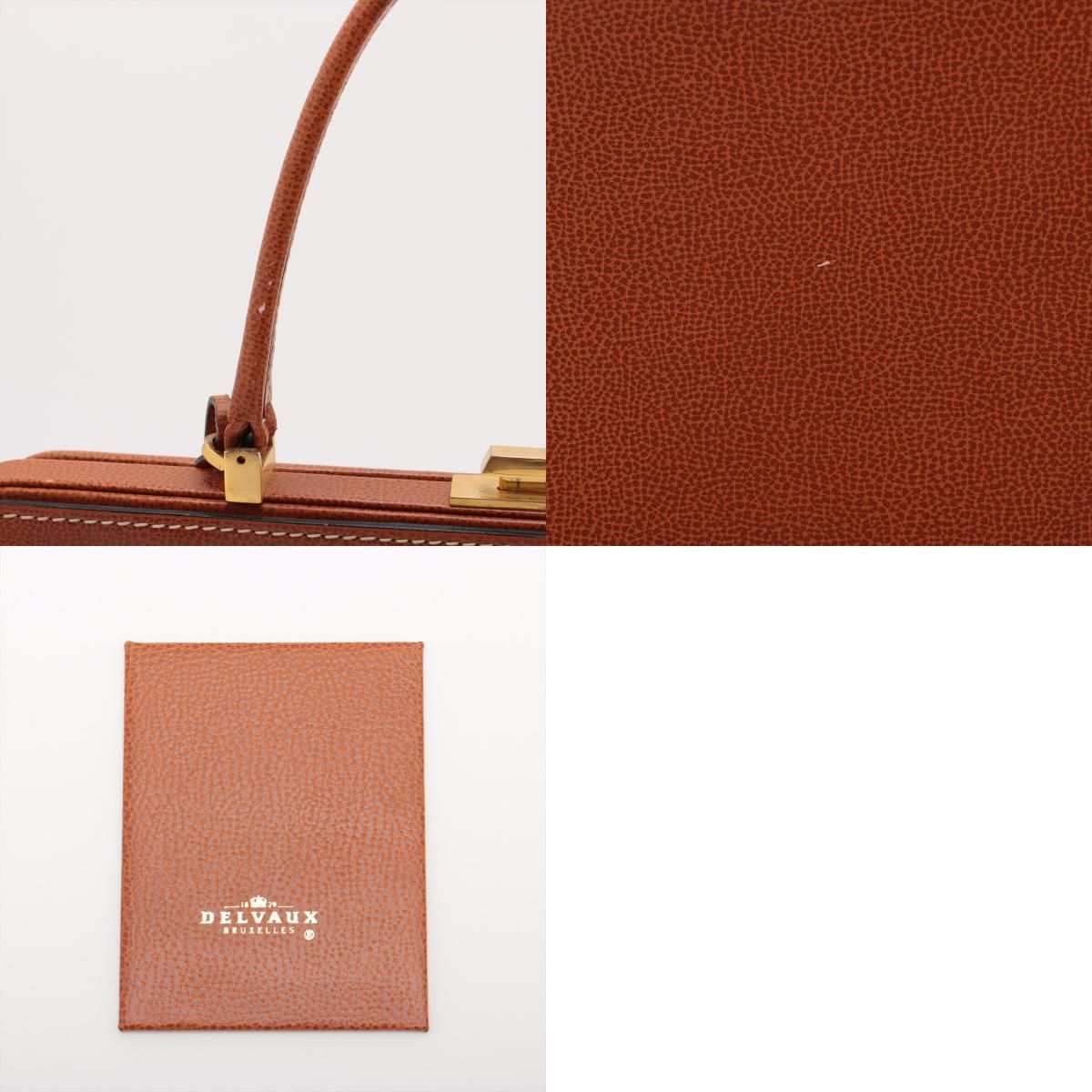 ★ DELVAUX