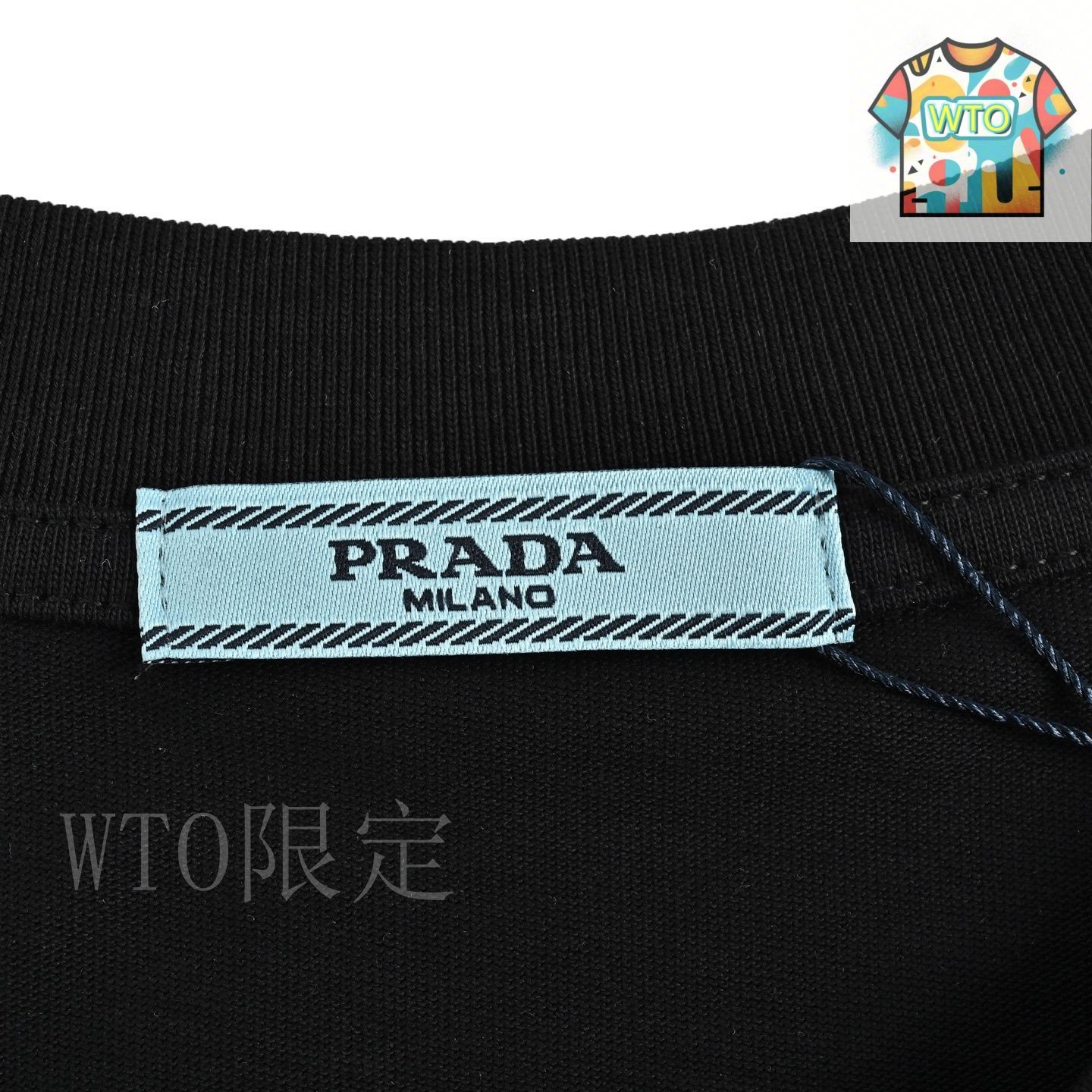 haruka 様PRADAプラダトップス　首元ロゴ　胸元ロゴマーク刺繍でおしゃれ haruka 様PRADAプラダトップス 首元ロゴ 胸元ロゴマーク刺繍で