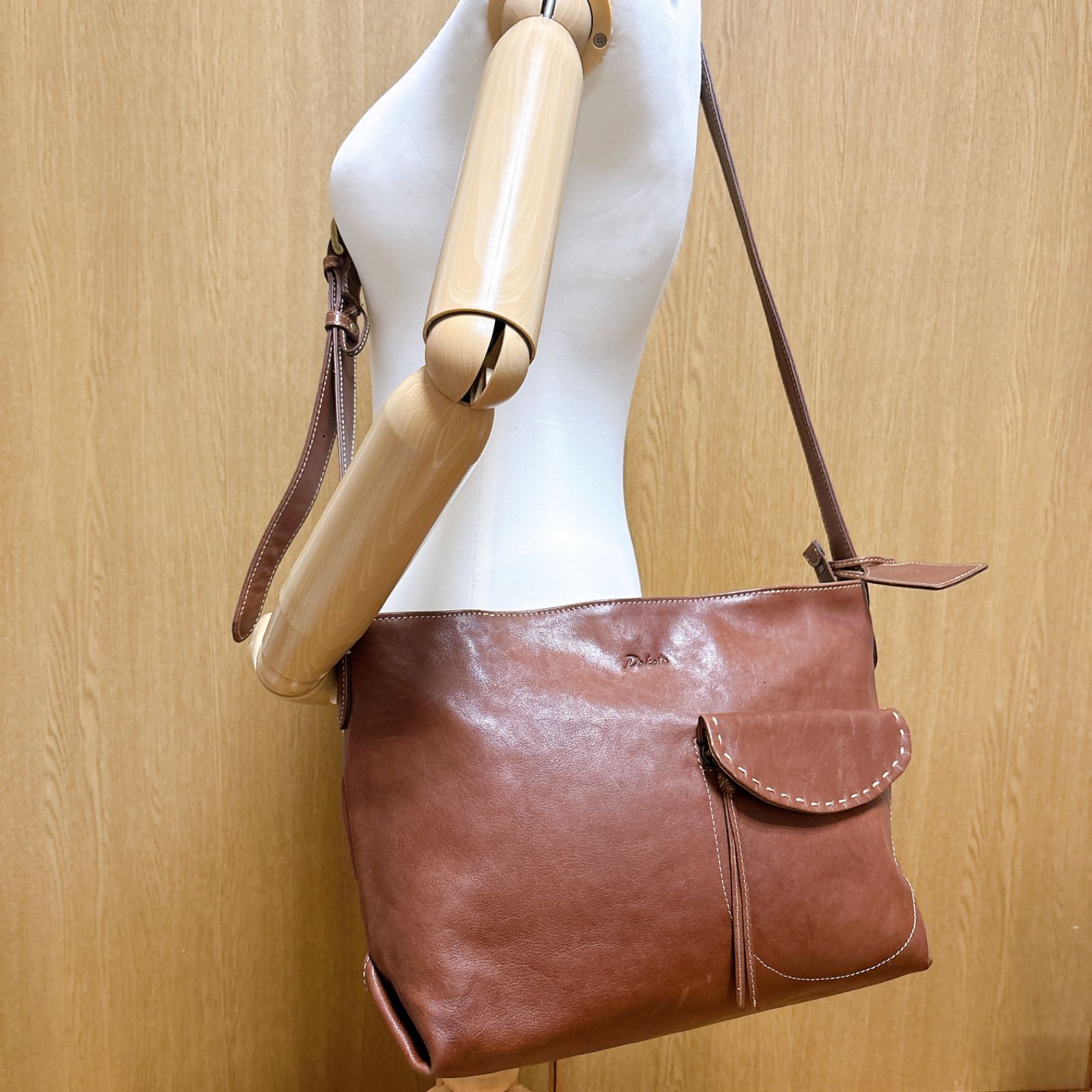 ダコタ 大容量 A4収納 ショルダーバッグ レザー ブラウン