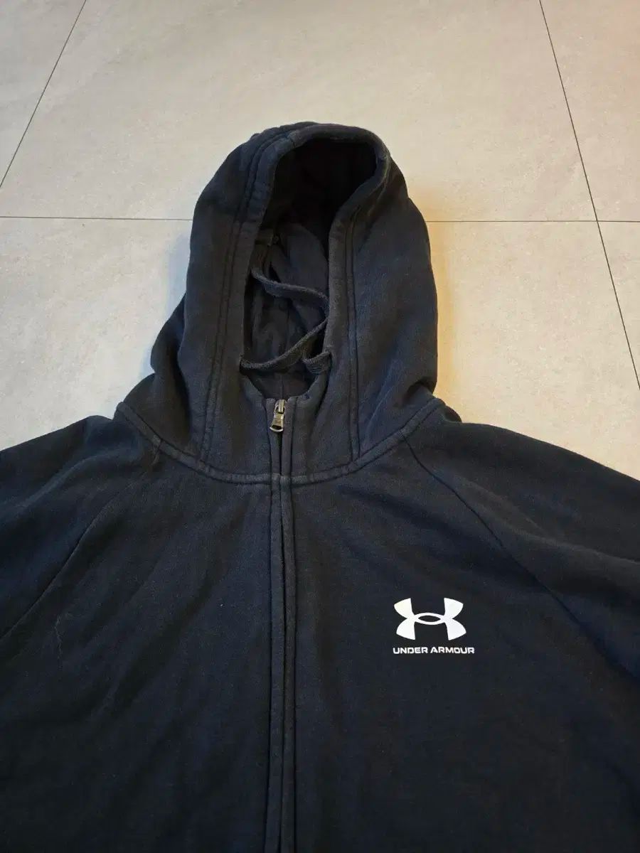 【新品】【未使用】UNDER ARMOR ジップアップパーカー 黒 Mサイズ 楽天市場】アンダーアーマー パーカー ロゴ 無地 メンズ ジップ