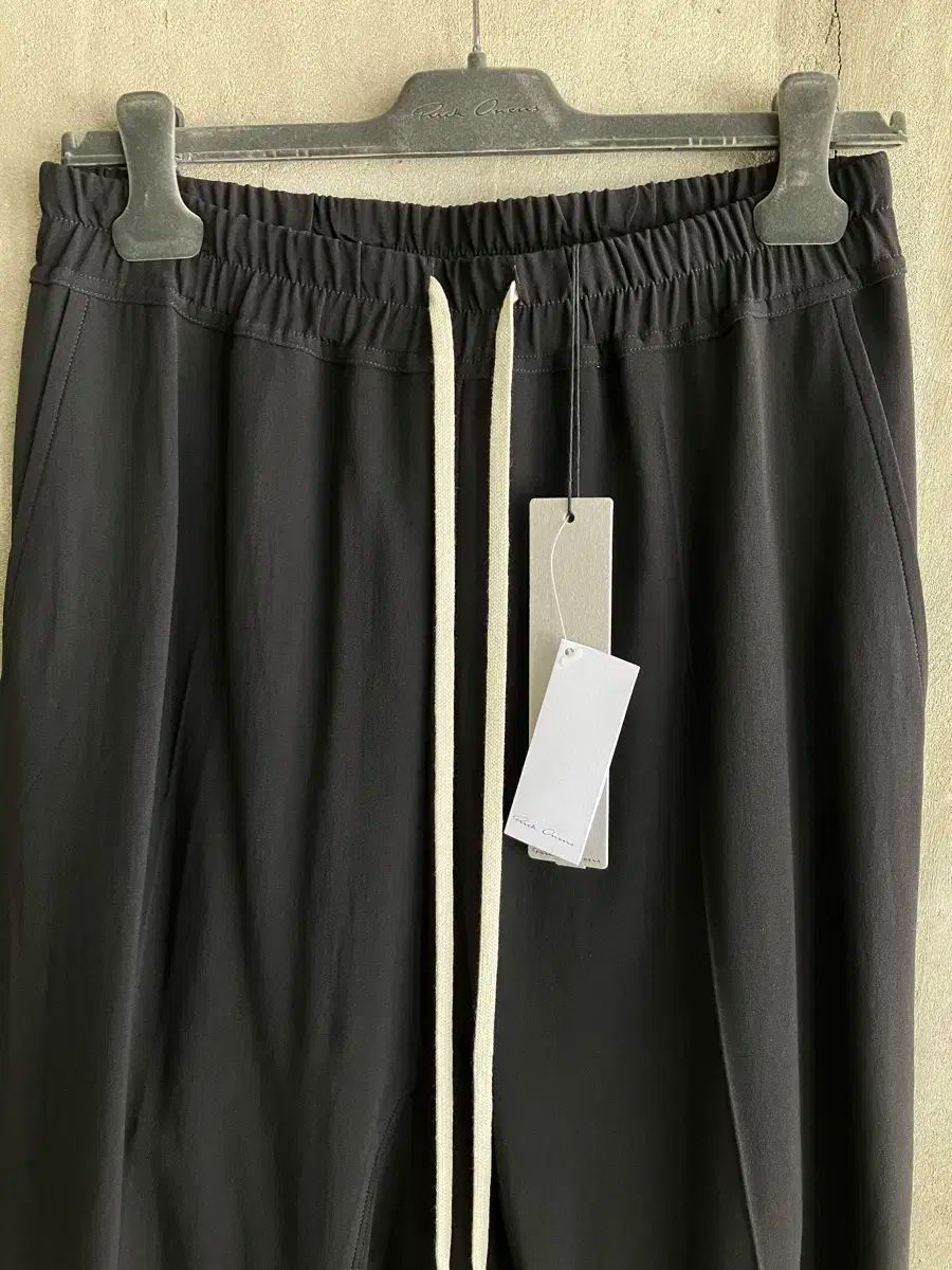 W ) リック・オーウェンズ ドローストリング クロップド パンツ 黒  