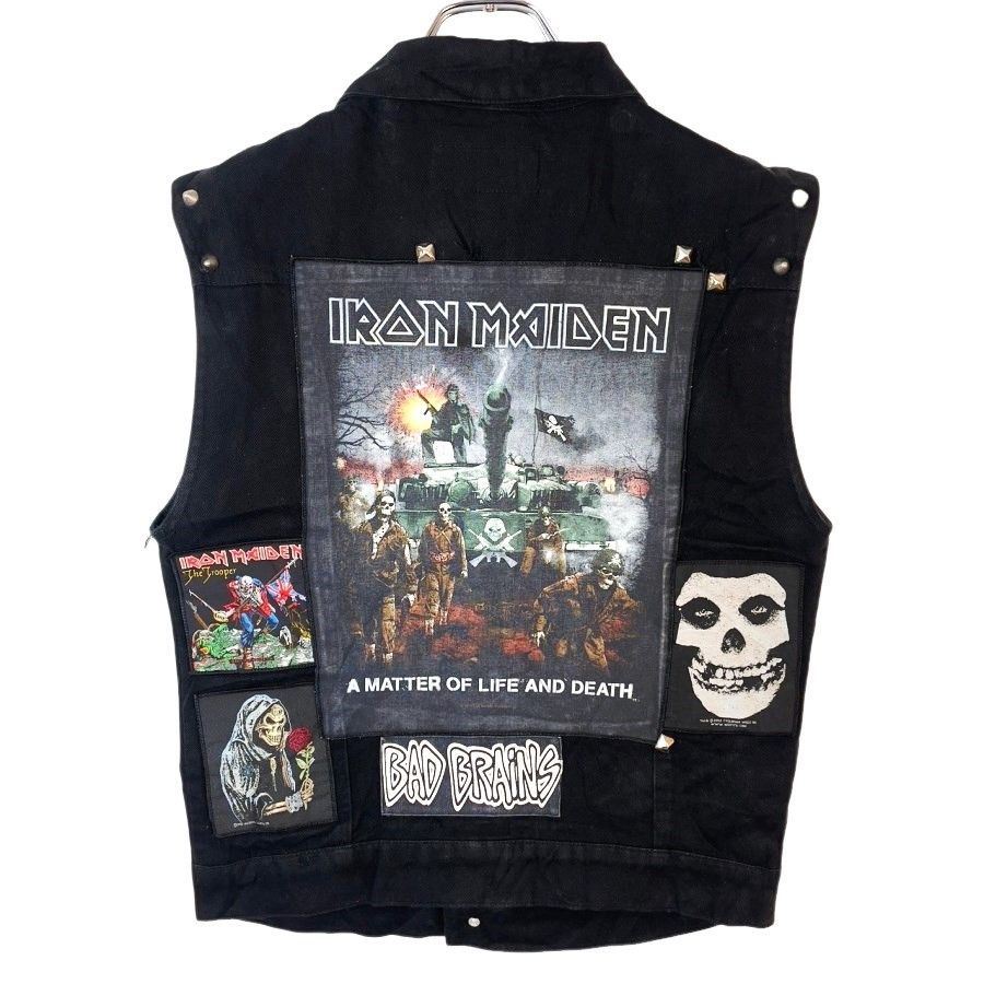 Royal Bonesスタッズ付きブラックデニムベストメタルバンドワッペンアーティストMETALLICAメタリカAC/DCスリップノットSlipknotスレイヤーSLAYERラモーンズRAMONESアイアンメイデンIron Maidenヴィンテー