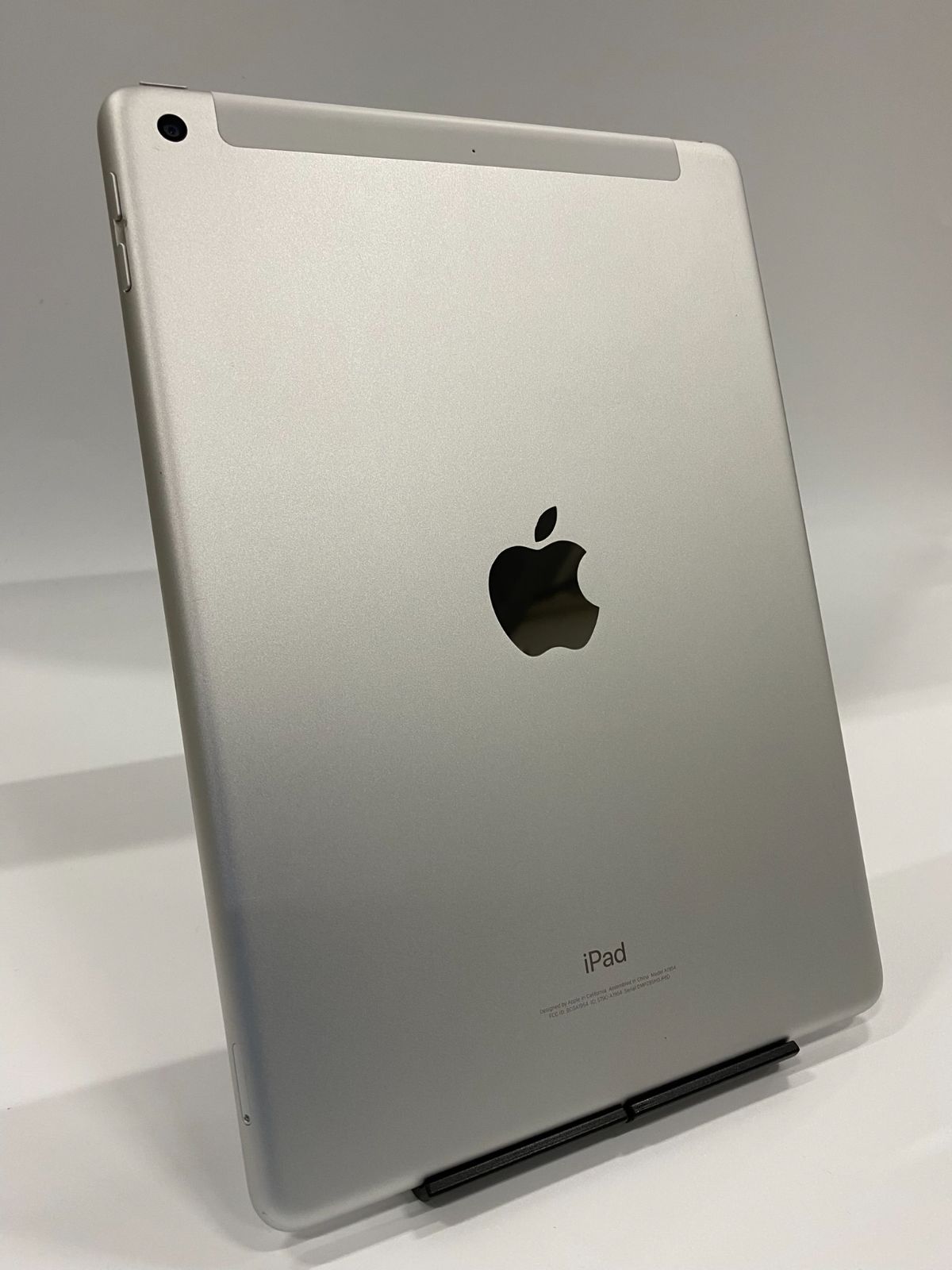 訳アリ】iPad 第6世代 32GB シルバー A1954 - メルカリ