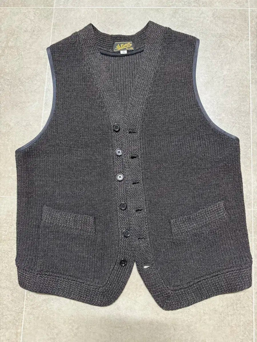 ウール ニットベスト 38 at last ウール ニットベスト 38 at last