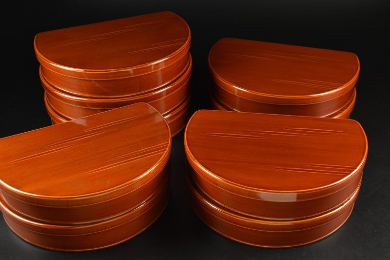 蔵A5540a 飛騨春慶塗 半月型 弁当箱 九客