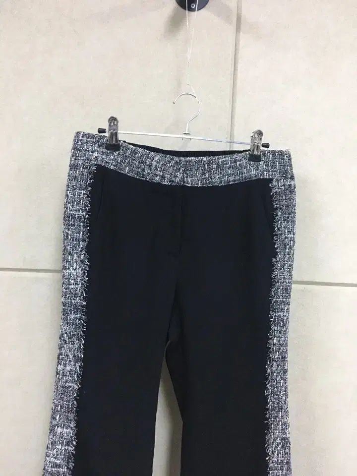 SON JUNG WAN トゥウィーポイント ブラック ブーツカット ウール パンツ