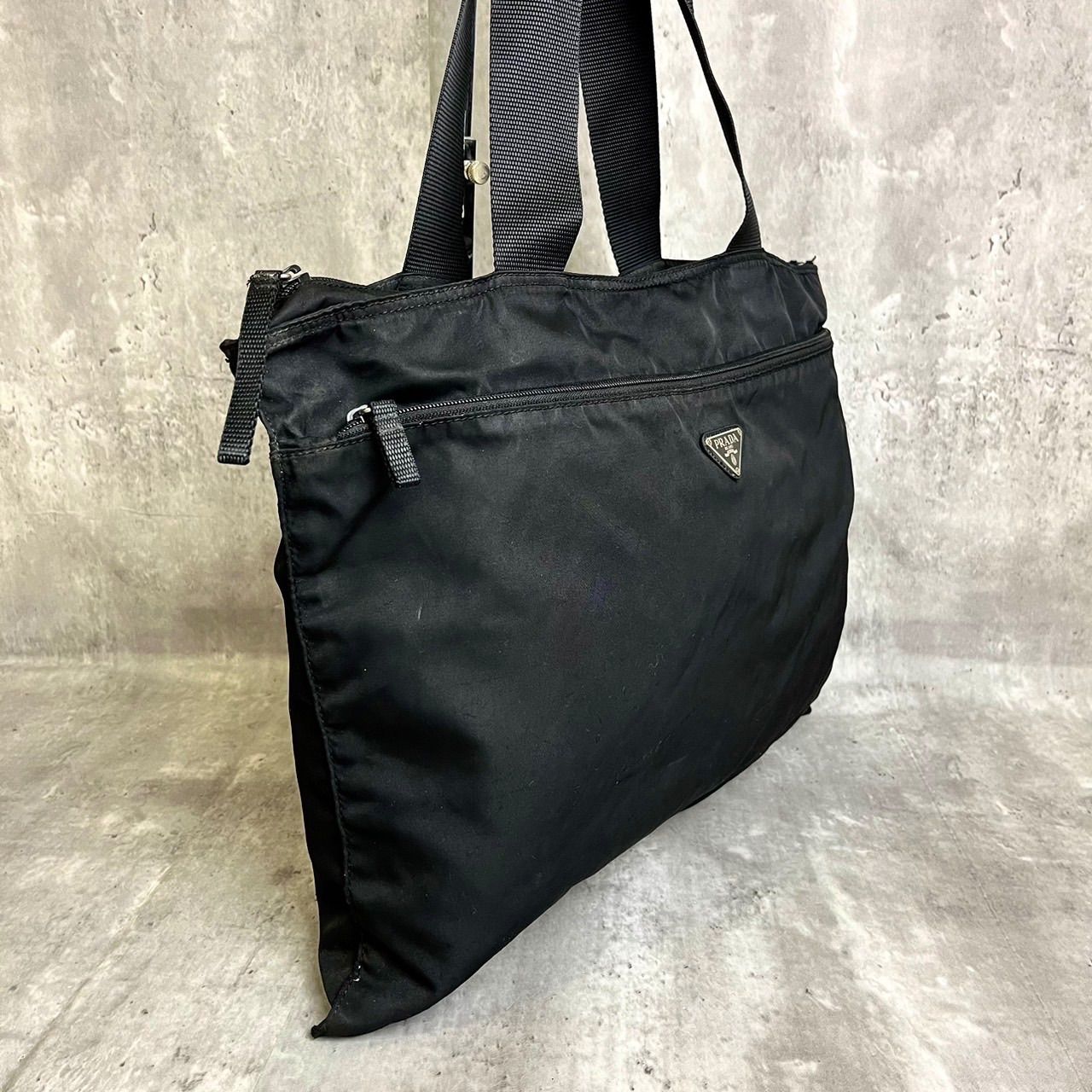 ✨良品✨ PRADA プラダ トートバッグ ハンドバッグ 三角ロゴプレート シルバー金具 ジッパー A4収納 大容量 白タグ テスートナイロン 肩掛け  ユニセックス レディース メンズ ブラック 黒色 - メルカリ