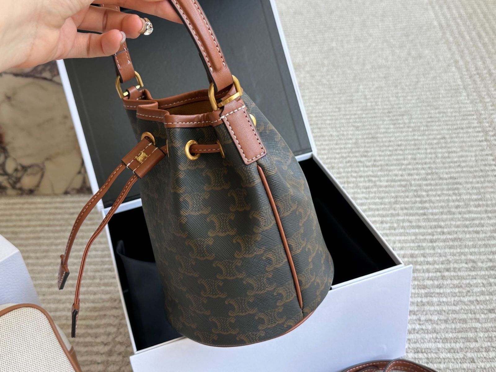 CELINE セリーヌ★bucket★バケツ ミディアム 【ランク：AB】 今日特価】Celine Bucket Bag [19×16cm] | セリーヌ バケツ