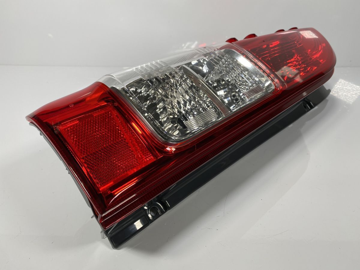 破損キズなし 低走行 200系 ハイエース 4型 5型 6型 7型 KDH201V GDH201V 後期 純正 左テールランプ 81561-26443 26-140 管理32035