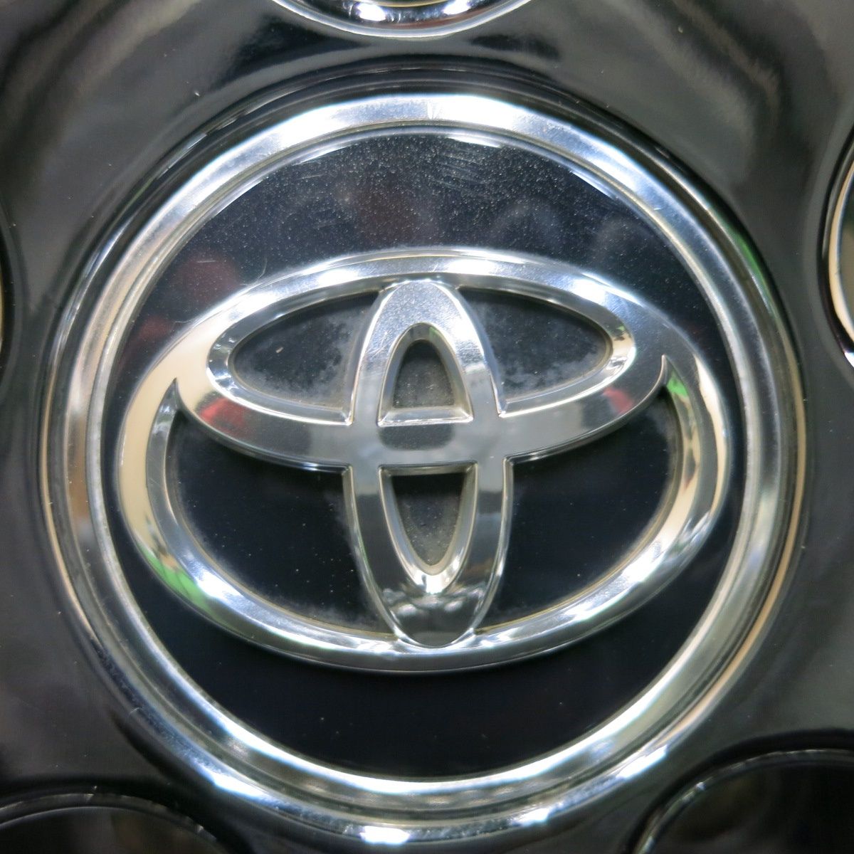 送料込み‼️ マークX 純正 スパッタリング 235/45R18 おまけ付き 送料込み‼️ マークX 純正 スパッタリング 235/45R18 おまけ付き