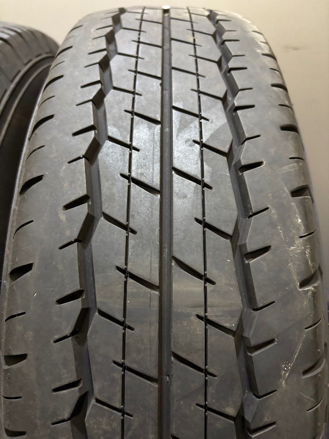 c*9様 ☆新車外し・２０２５年製☆ハイエース☆ＤＵＮＬＯＰ☆㉗ ☆新車外し・2025年製☆ハイエース☆DUNLOP☆㉗