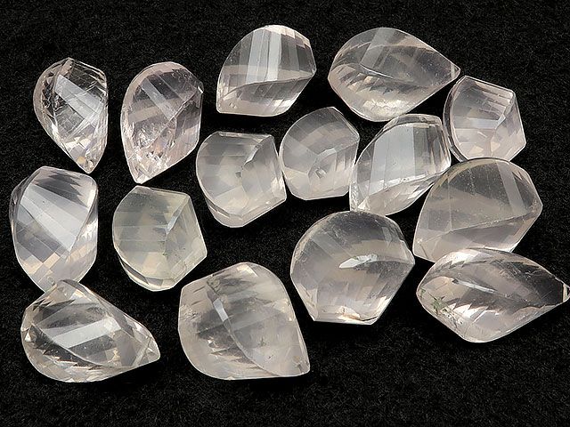 粒販売】マダガスカル産 ローズクォーツ 4面ツイストドロップカット 17