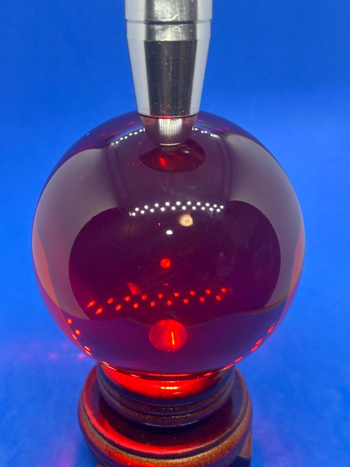 紅水晶スフィア「開運来福」置物（直径約8cm／型番：4927）