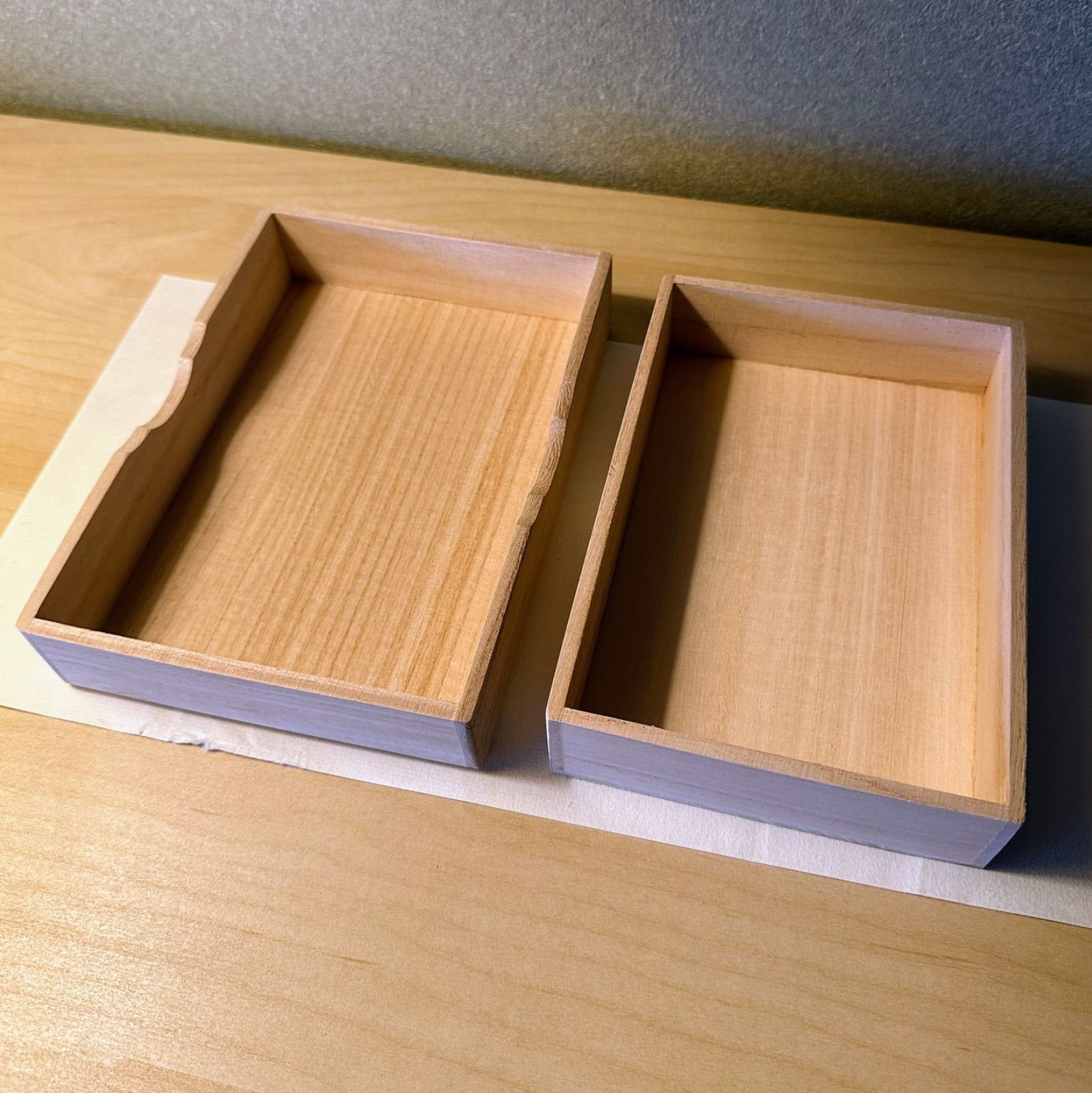 新品未使用 桐箱 足立真瑚画伯 小菊 手書き 絵付け 葉書 小箱 小物入れ