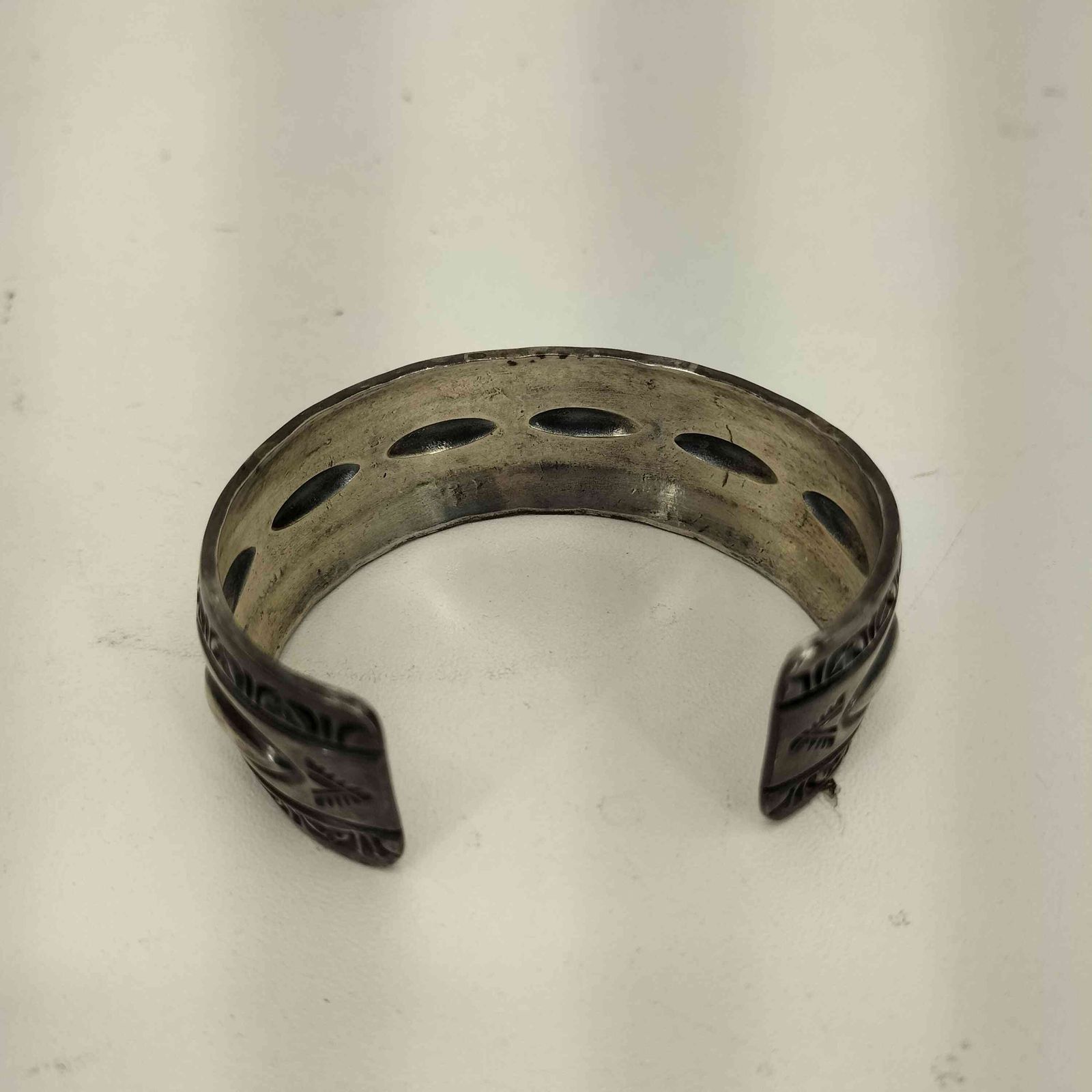 ナバホ NAVAJO STERLING 刻印 スタンプワーク シルバー バングル