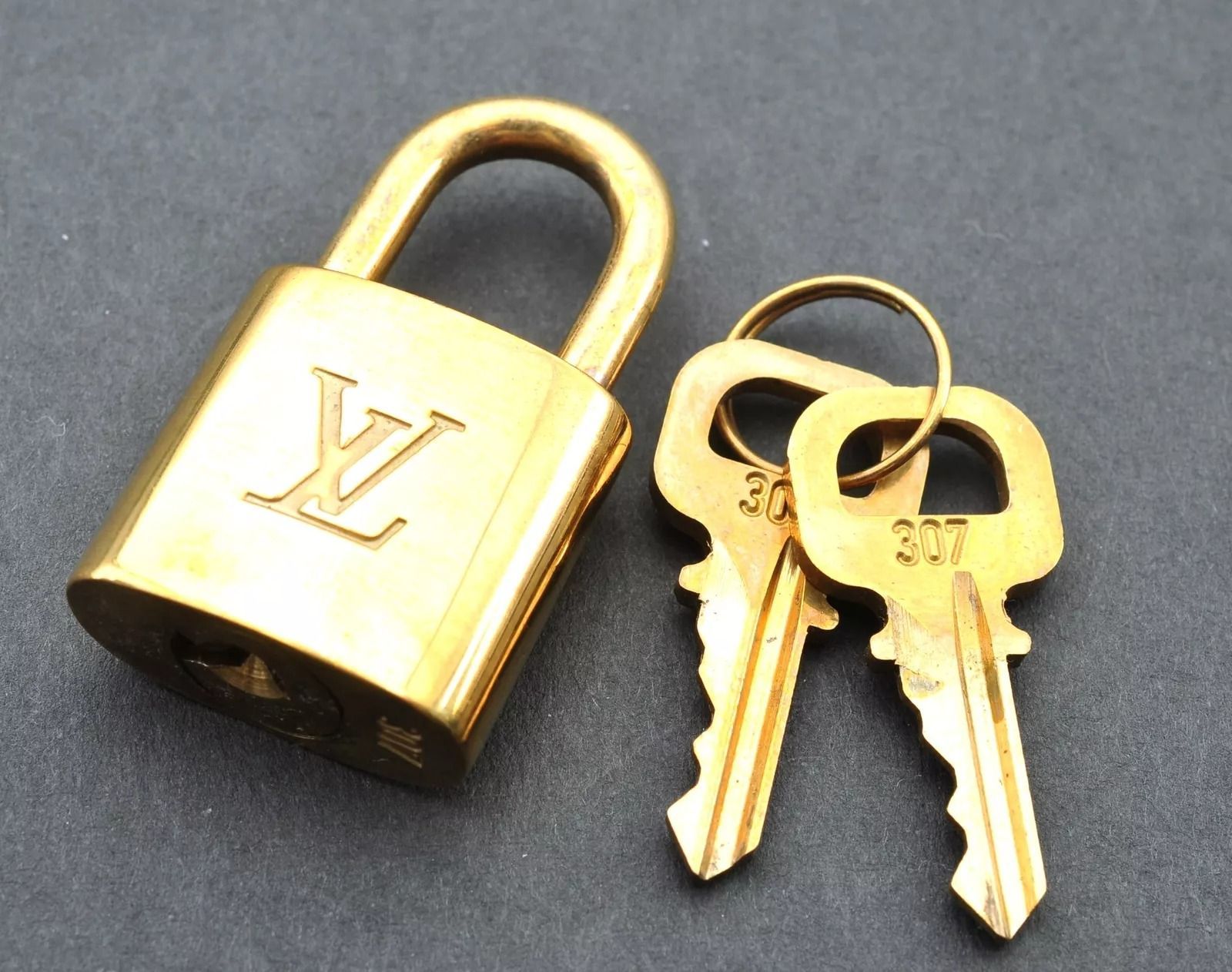 Louis Vuitton LV ルイヴィトン 南京錠 キー 鍵 ゴールド 金 ロゴ 37.7g 6342