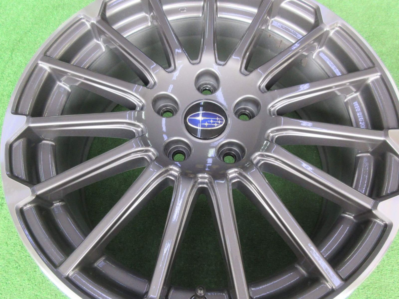 グレーポリッシュ