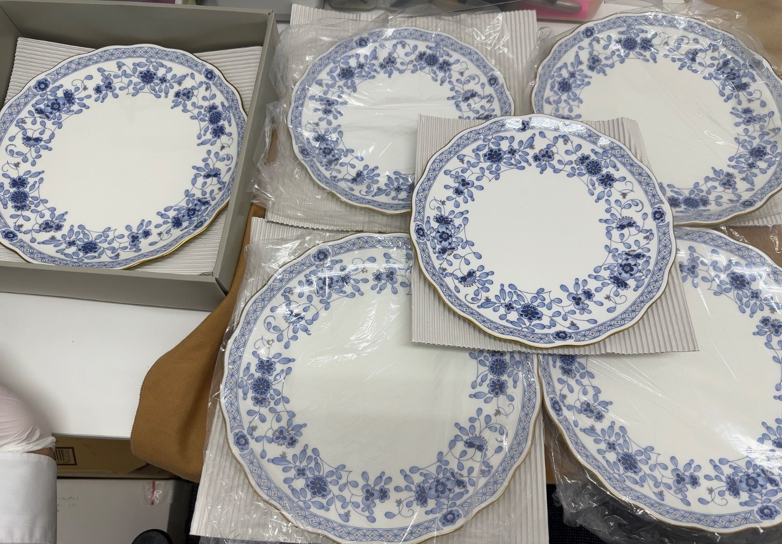 新品 未使用 NARUMI Bone China 6客セット ブルー 花柄レトロ