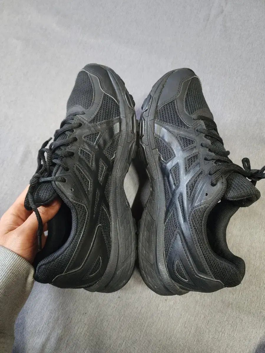 Asics アシックス