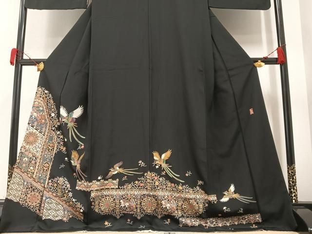 D687 黒留袖　華文　金彩　落款　正絹　着物　袷　　極美品 黒留袖 正絹 金駒刺繍 刺繍 金彩 銀彩 鳳凰 華紋 着物 075tz