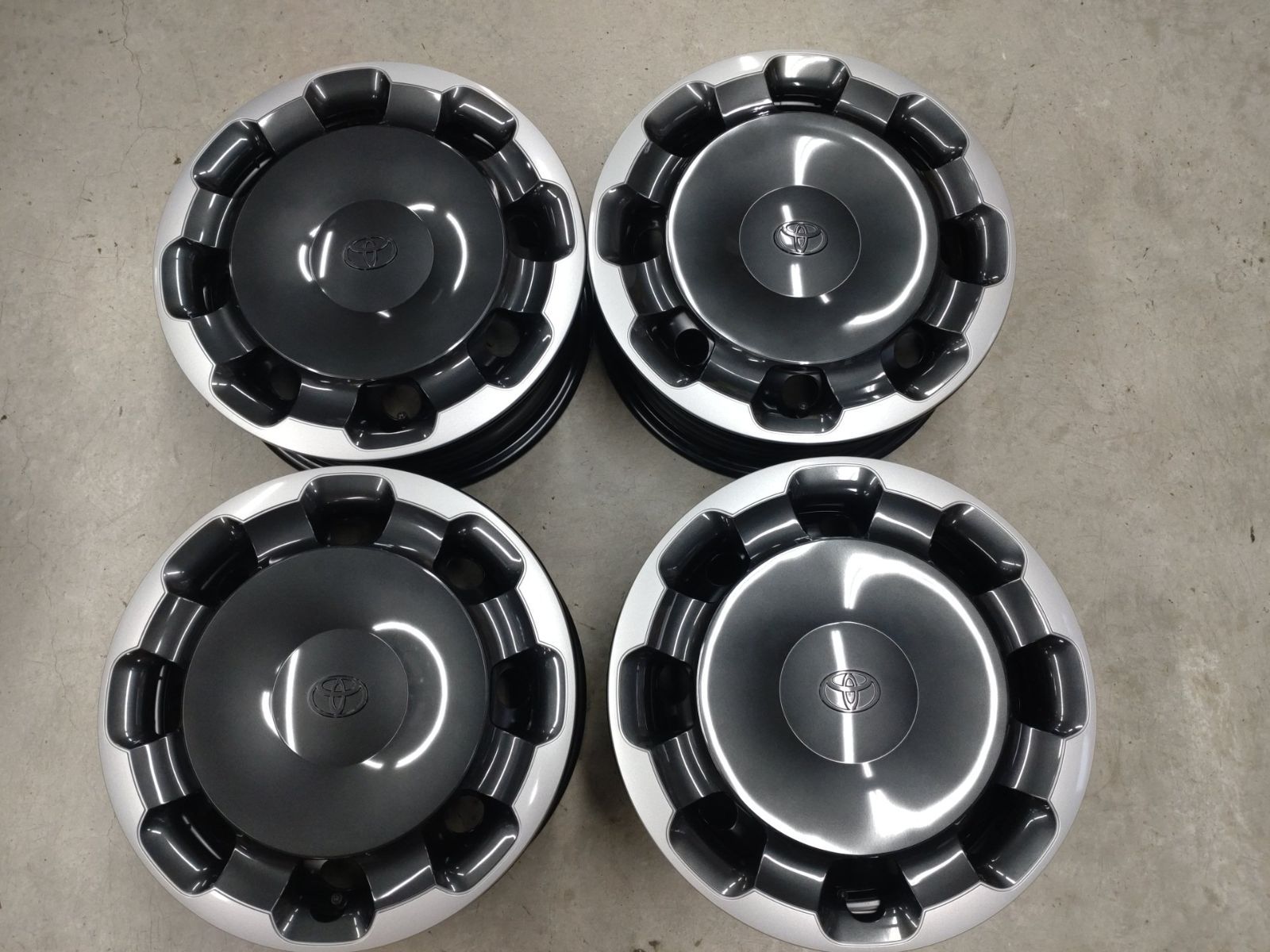 トヨタ　シエンタ MXPL10 15インチ　15×5.5J+40　100-5H　スチールホイール　ホイールキャップ付き　新車外し　４本セット