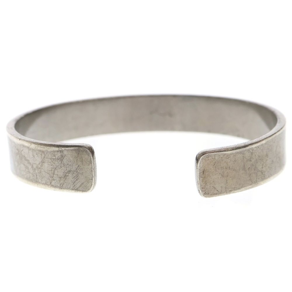 Maison Margielaロゴシルバーバングル SM1UY0052 m1uy0052-0091-95101.jpg
