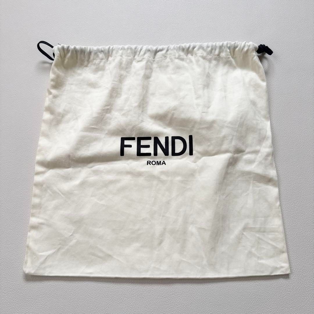 FENDI 白　ニット　サイズ46 正規品です FENDI 白ニットサイズ46 正規品です