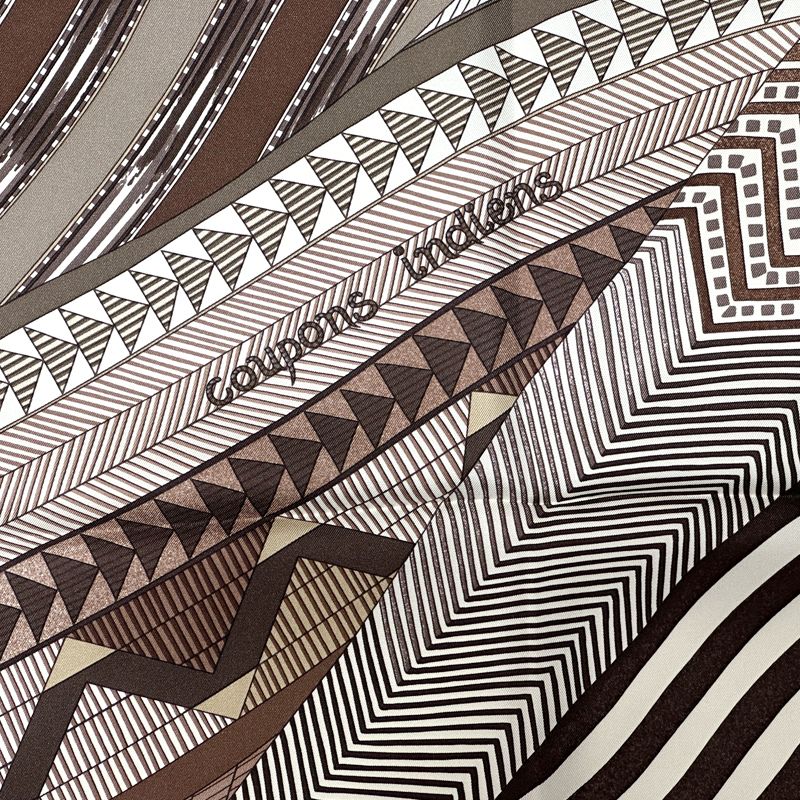 エルメス（HERMES）カレ　fantasies indiennes ブラウン系 エルメス（HERMES）カレfantasies indiennes ブラウン系