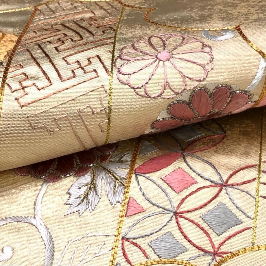 袋帯 刺繍柄 花模様 七宝 紗綾形 金銀駒 金色 O-5270 袋帯 刺繍柄 花模様 七宝 紗綾形 金銀駒 金色 O-5270 - メルカリ