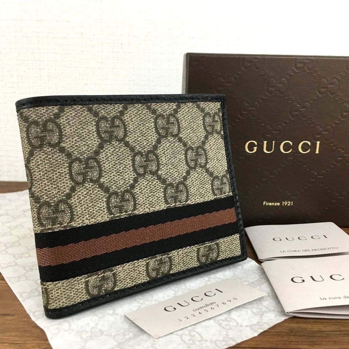 未使用品 GUCCI 二つ折り札入れ 428749 ブラック 192