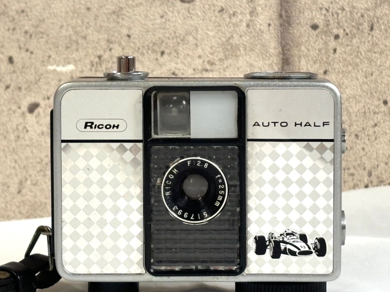 レトロ レア RICOH AUTO HALF E リコーオートハーフE カメラ F1 レーシングカー25mm f:2.8 ストラップ付 現状品 -  メルカリ