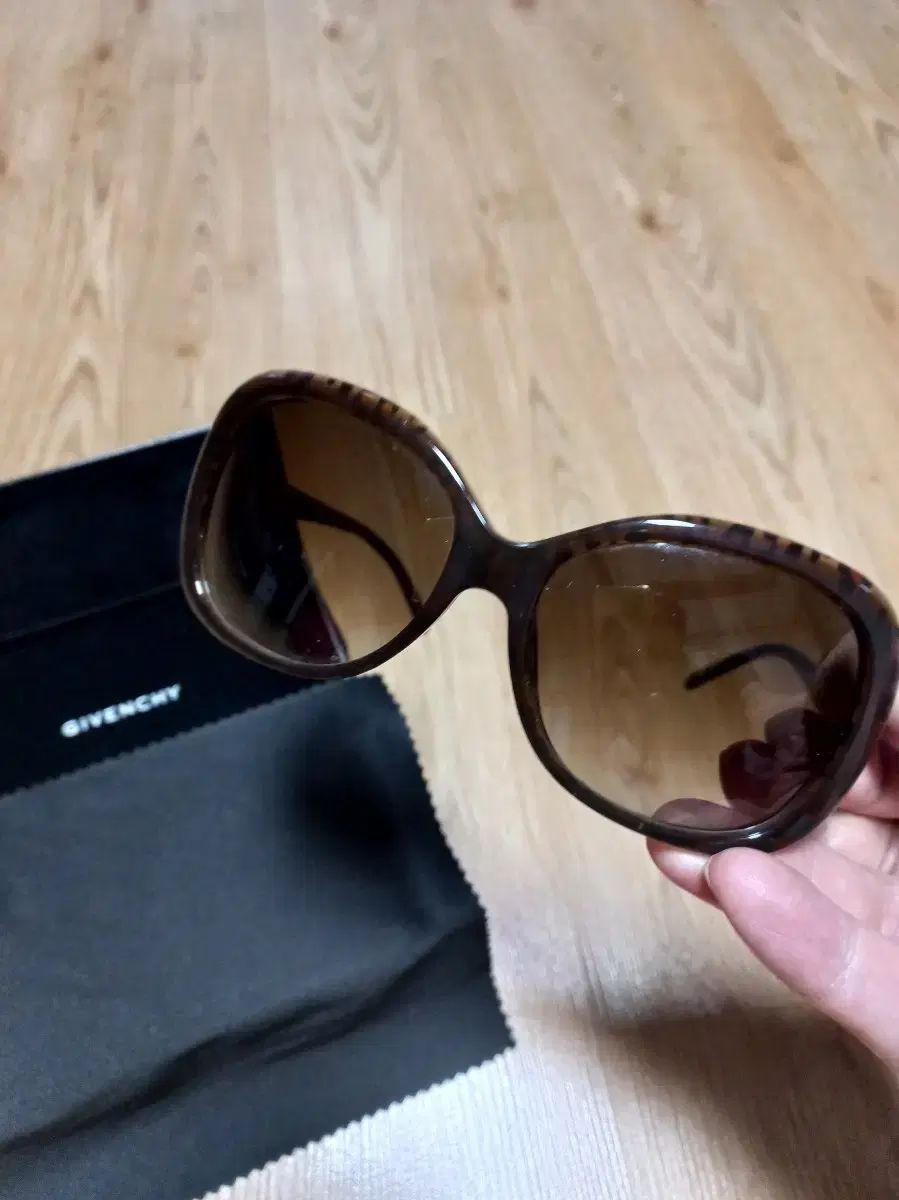 Givenchy ジバンシィ レオパード柄 サングラス 新世界百貨店 レディース 高品質