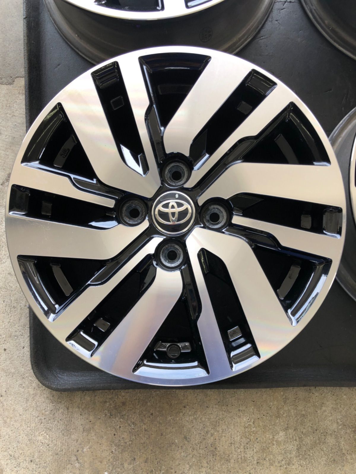 驚きの価格が実現! トヨタ純正 14インチ アルミホイール トール ブーン
