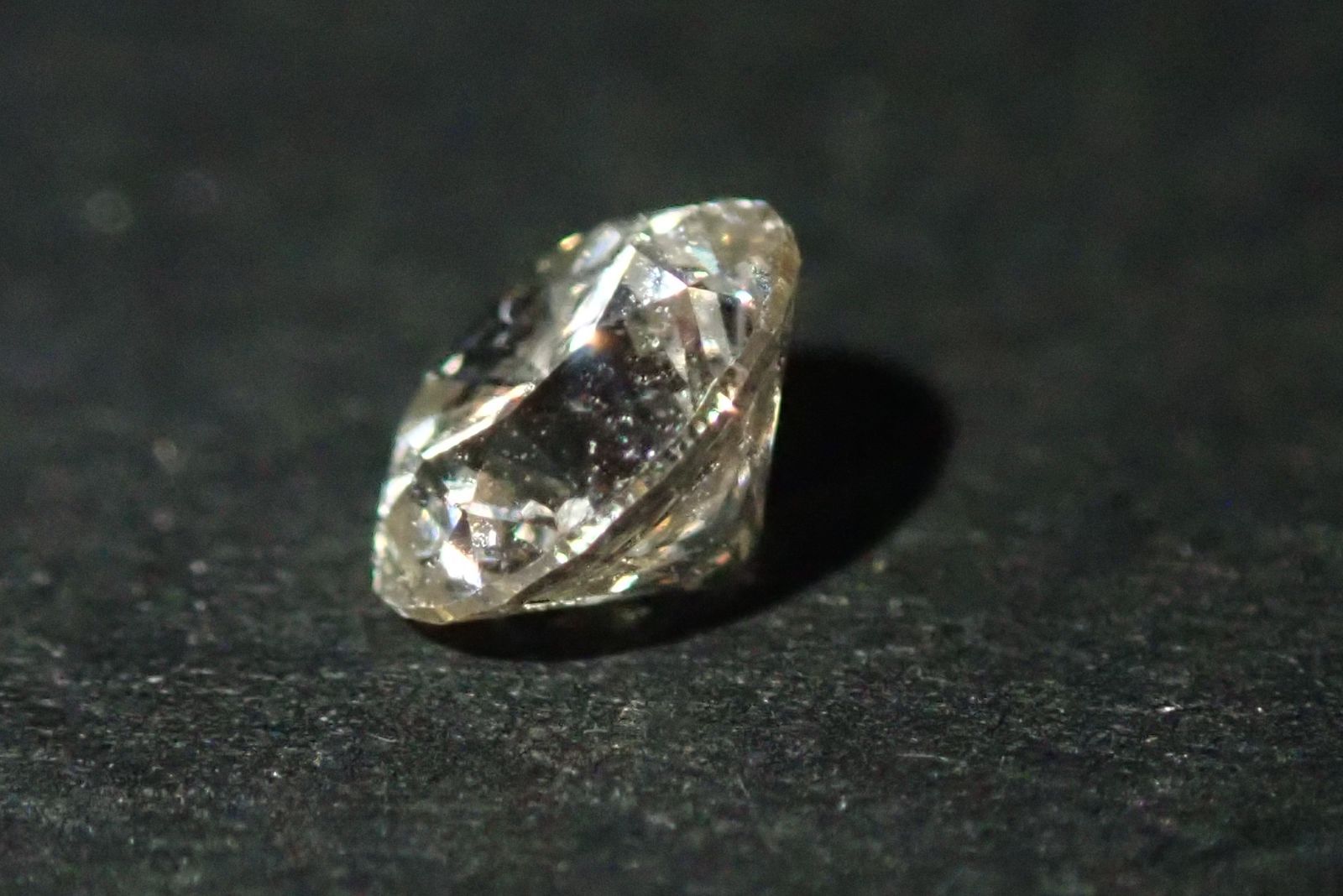 0.305ct 約4×4mm