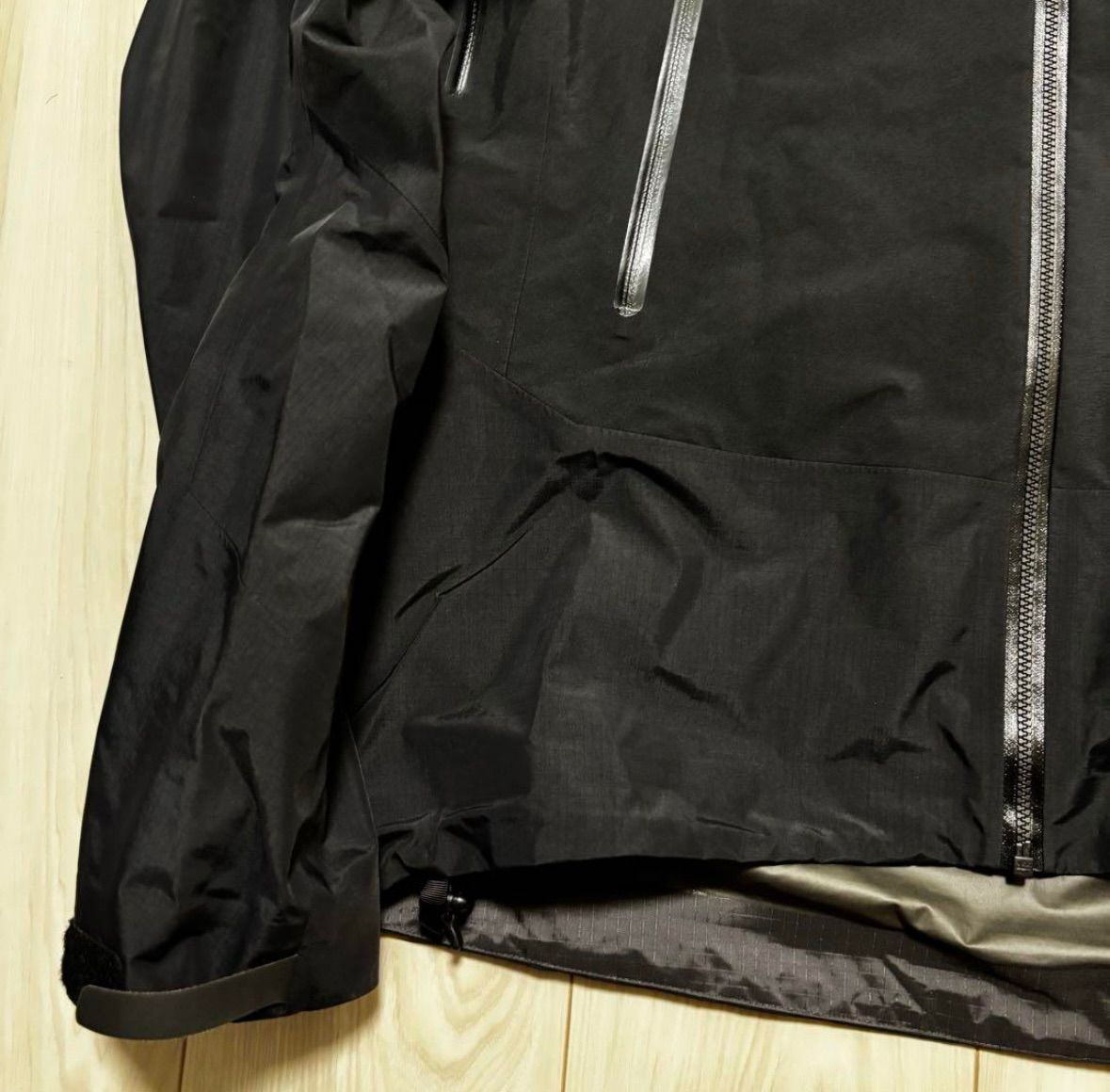 正規品美品アークテリクスベータSLハイブリッドメンズS 黒ゴアテックス