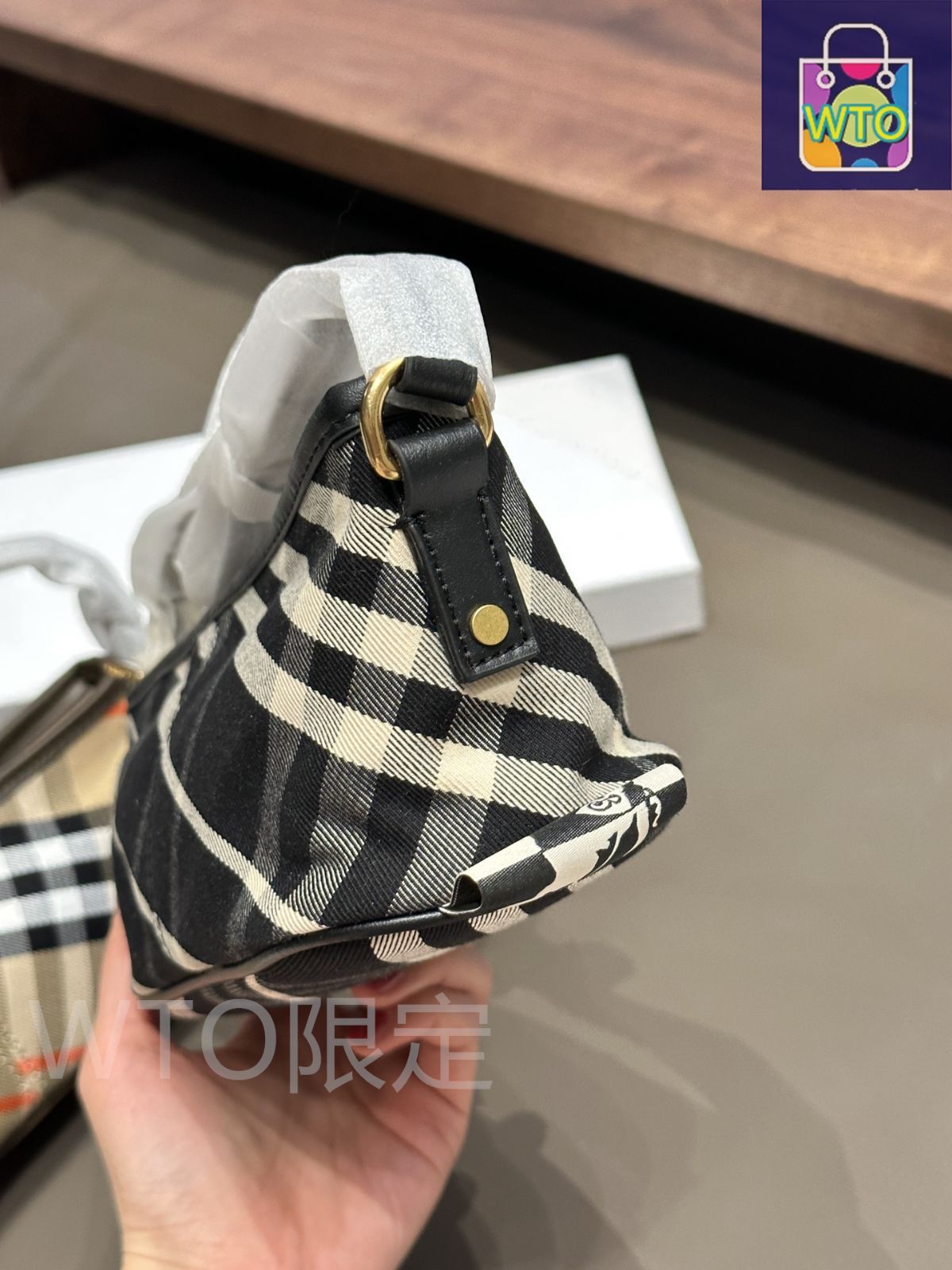 今日特価】Burberry バーバリー レディースミニアームバッグ新作