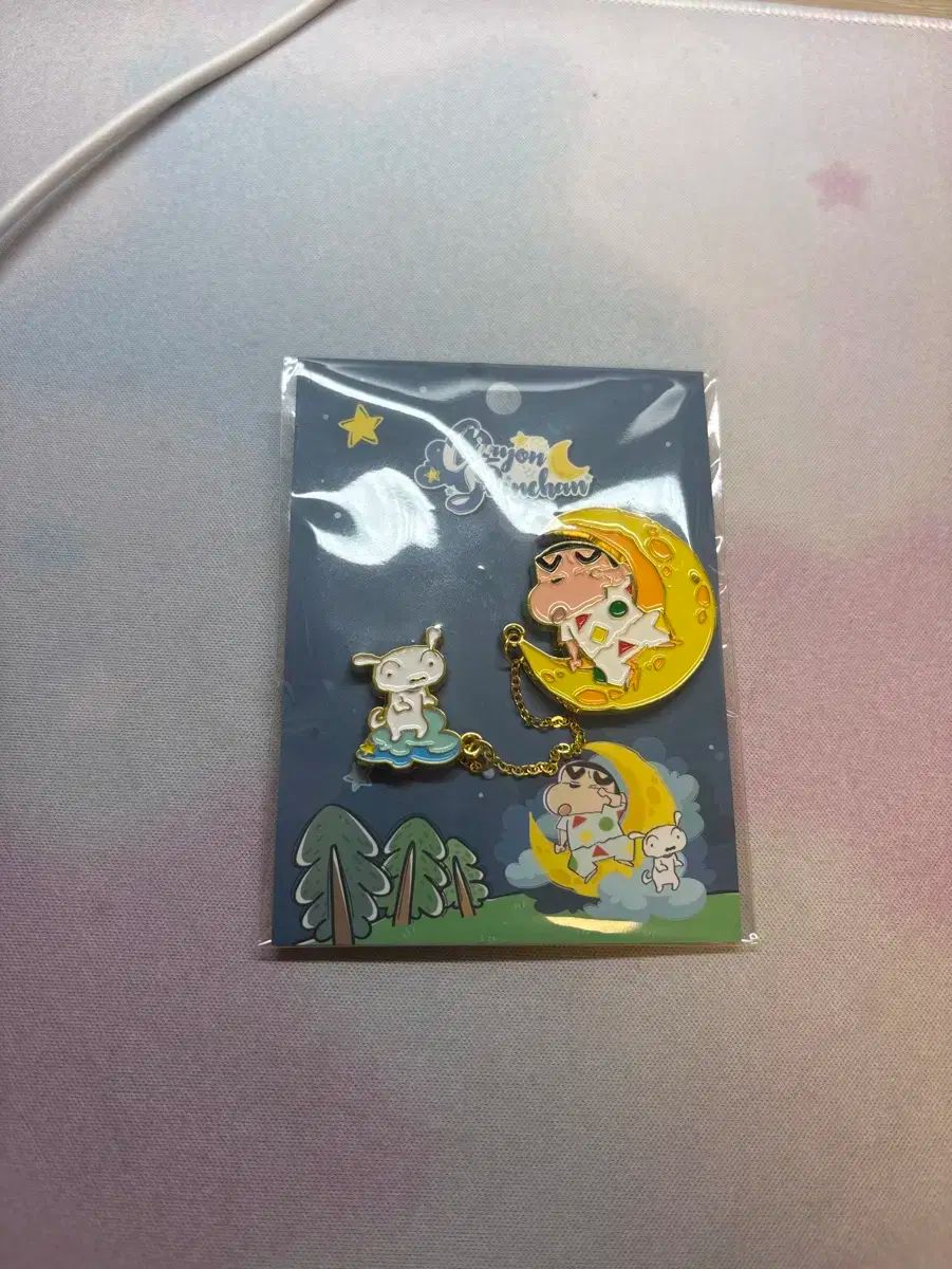 【SALE，お買い得】 クレヨンしんちゃん チェーンバッジ 正規品 その他