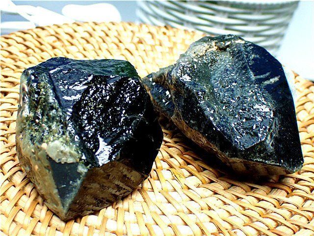 チベット産天然モリオン(黒水晶）原石B87C3/46C05B - メルカリ